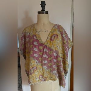 Kantha Bae V-neck Crop